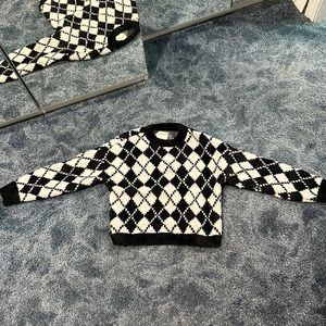 Abercrombie white and black fuzzy sweater size S